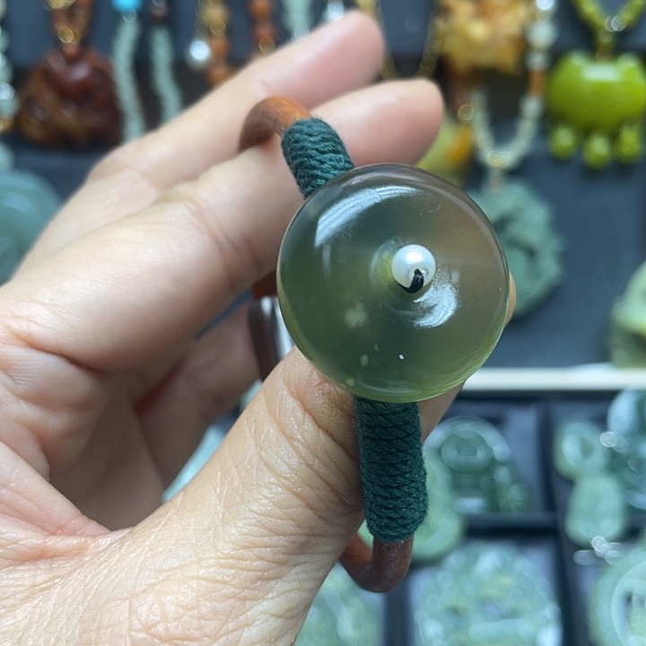 未镶嵌蛇纹石玉颈饰