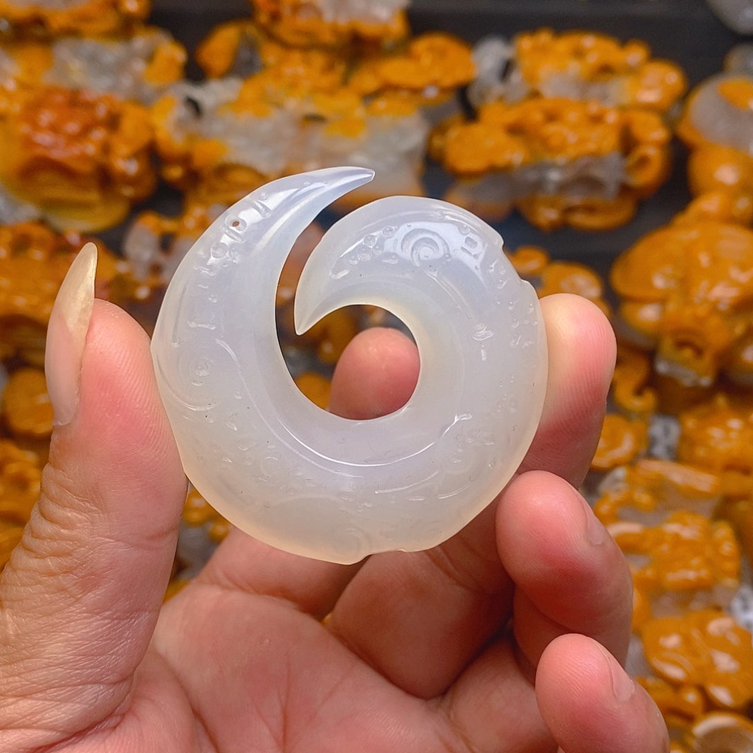 石英质玉（黄龙玉）未镶嵌颈饰