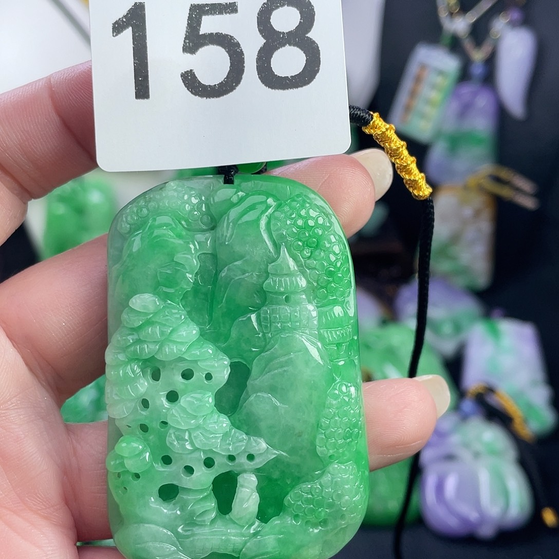 翡翠未镶嵌吊坠(赠链)