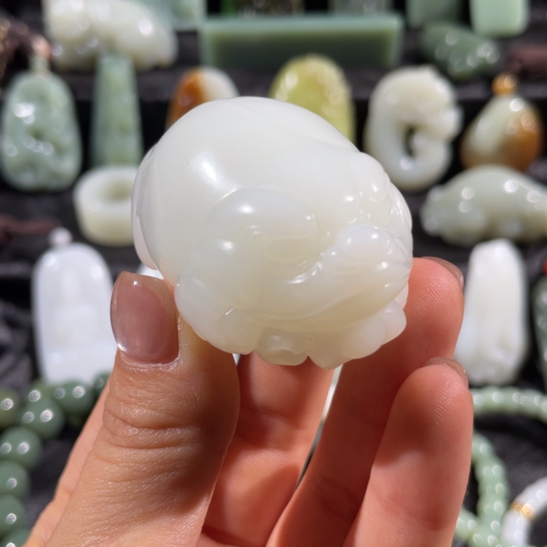 和田玉未镶嵌把件