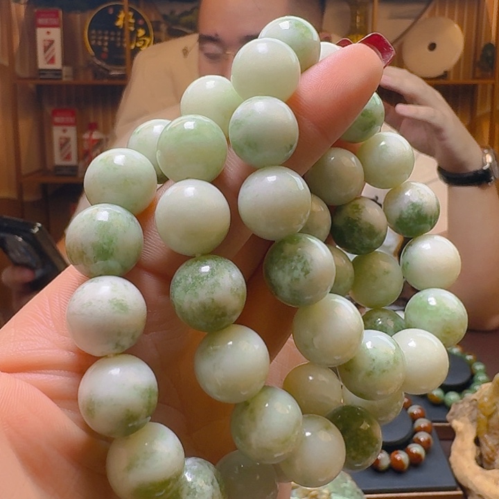 蛇纹石玉手串未镶嵌