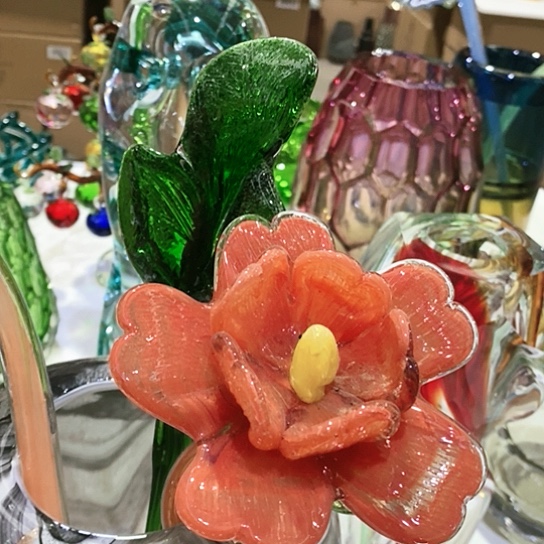 琉璃花瓶高45厘米宽9厘米