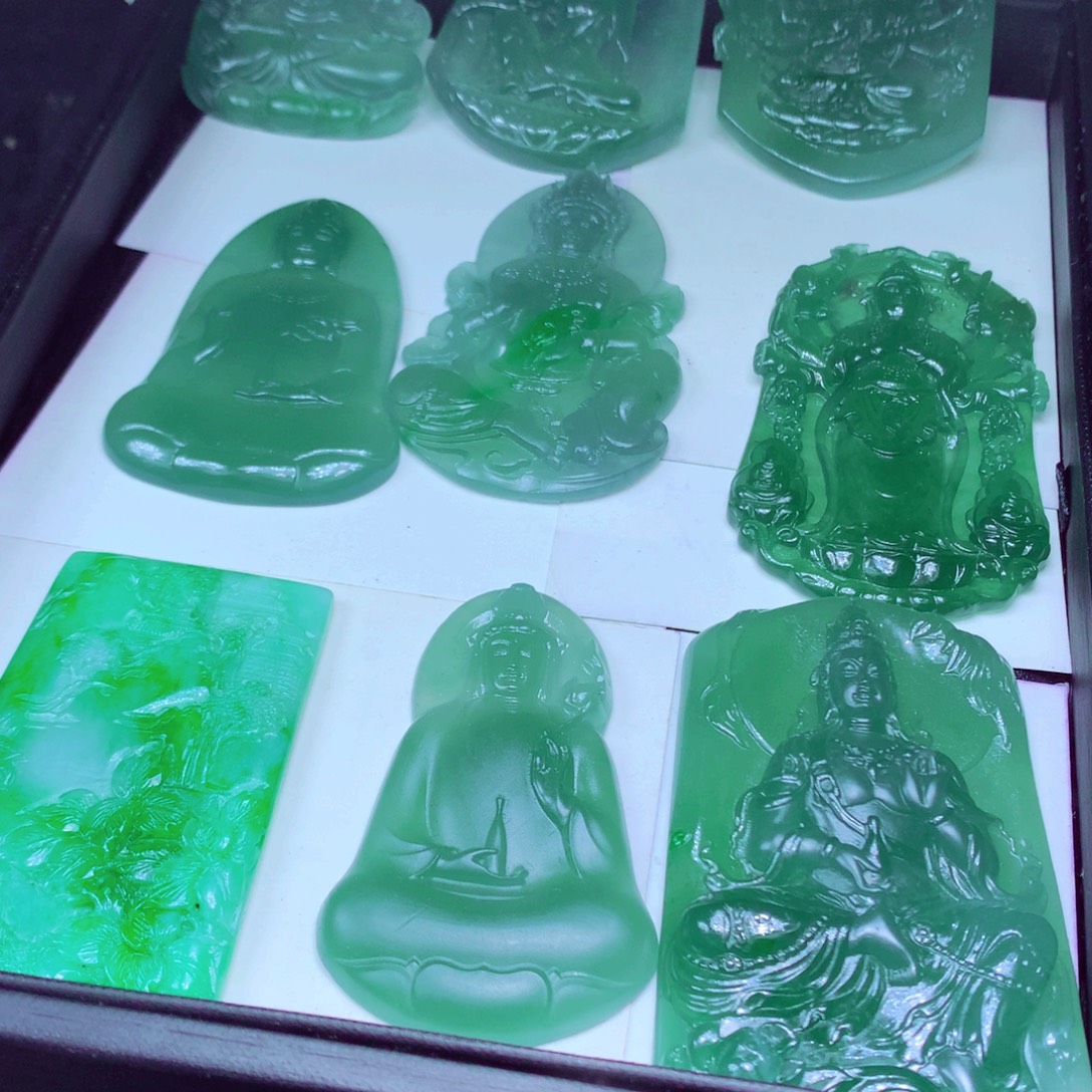 斜****定制翡翠未镶嵌天然翡翠A货毛货挂件