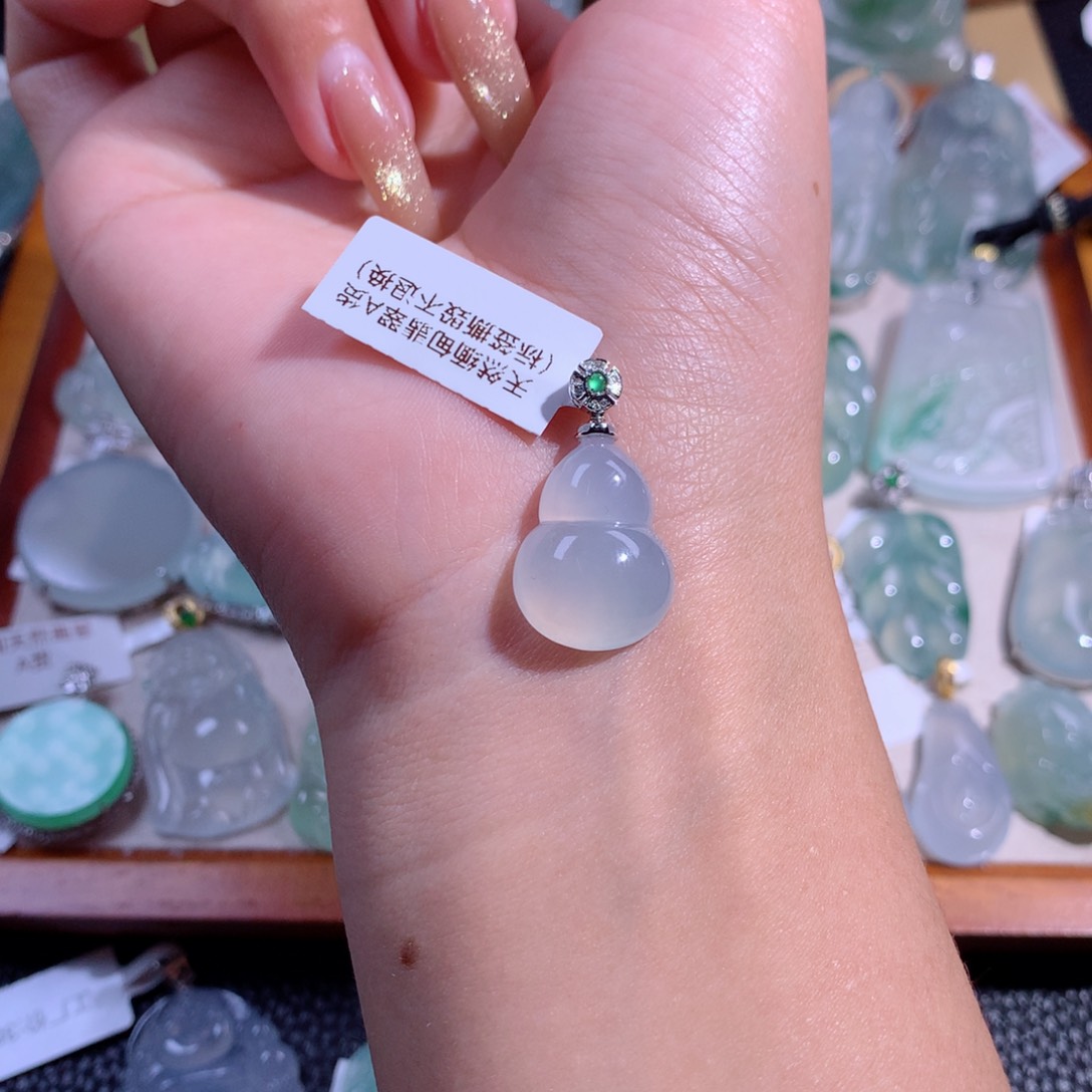 翡翠吊坠(不含链)18K金镶嵌