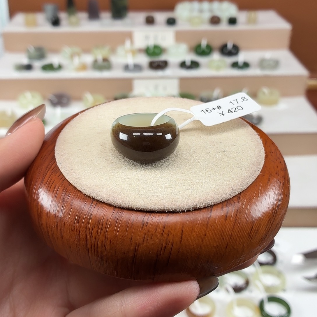 吴****和田玉未镶嵌戒指内径17.8