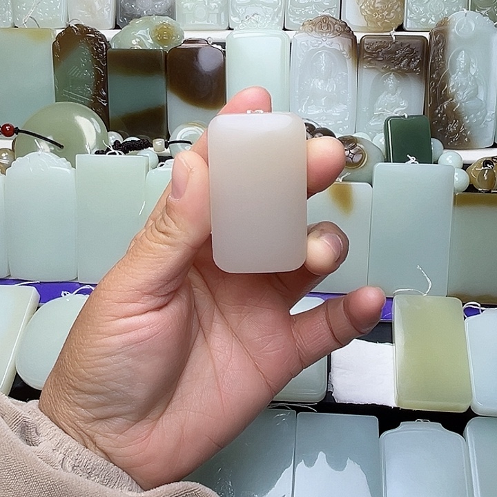 颈饰未镶嵌和田玉小*