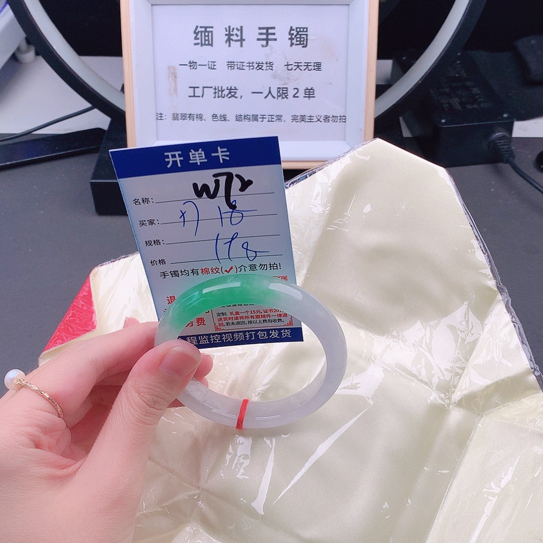 手镯以实物为准W72