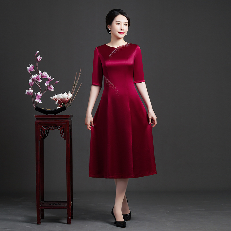新款酒红色妈妈装旗袍裙婚宴婚礼大码改良镶钻旗袍礼服短袖春夏季