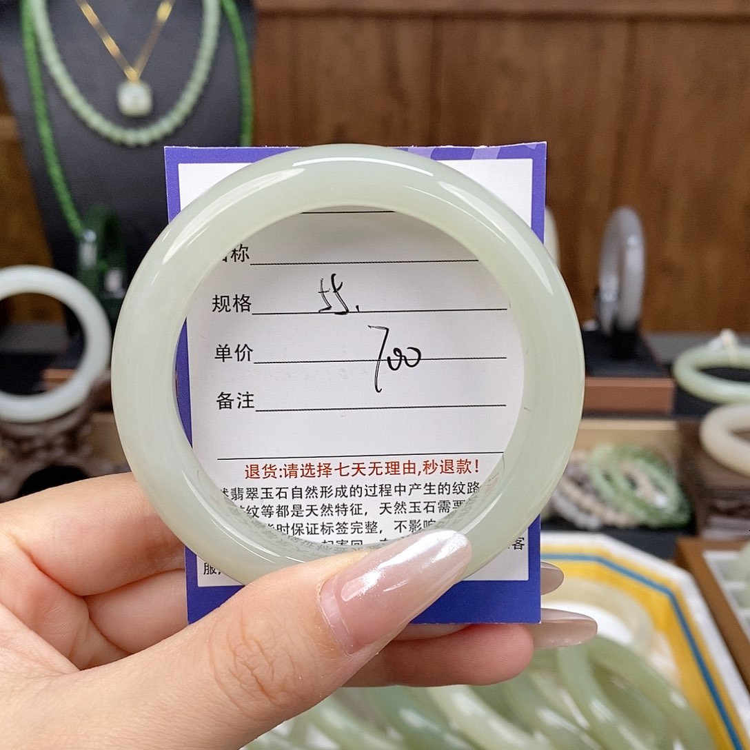 和田玉手镯未镶嵌