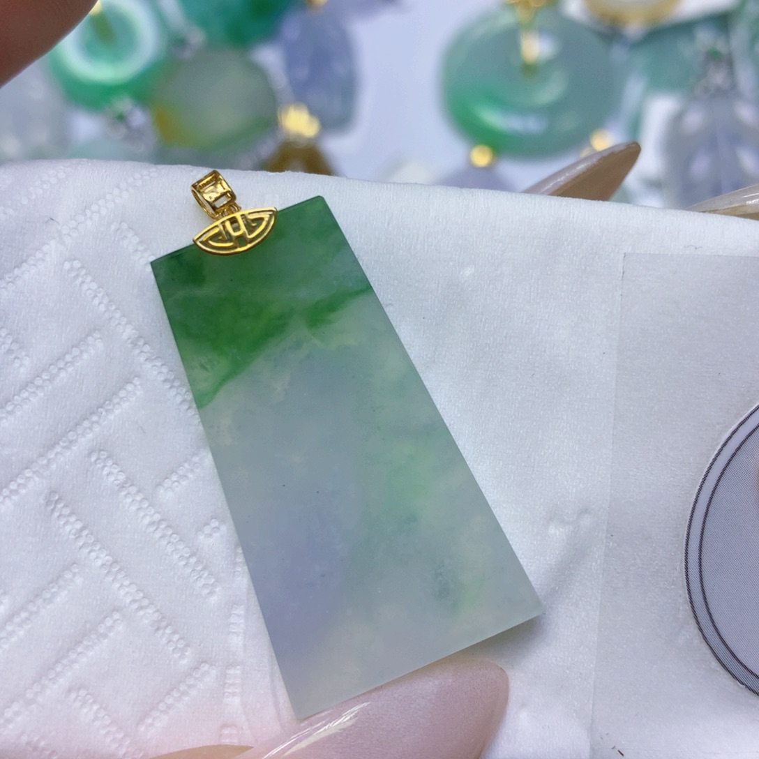 翡翠18K金镶嵌颈饰天然缅甸翡翠a货百元以上9元证书费自理