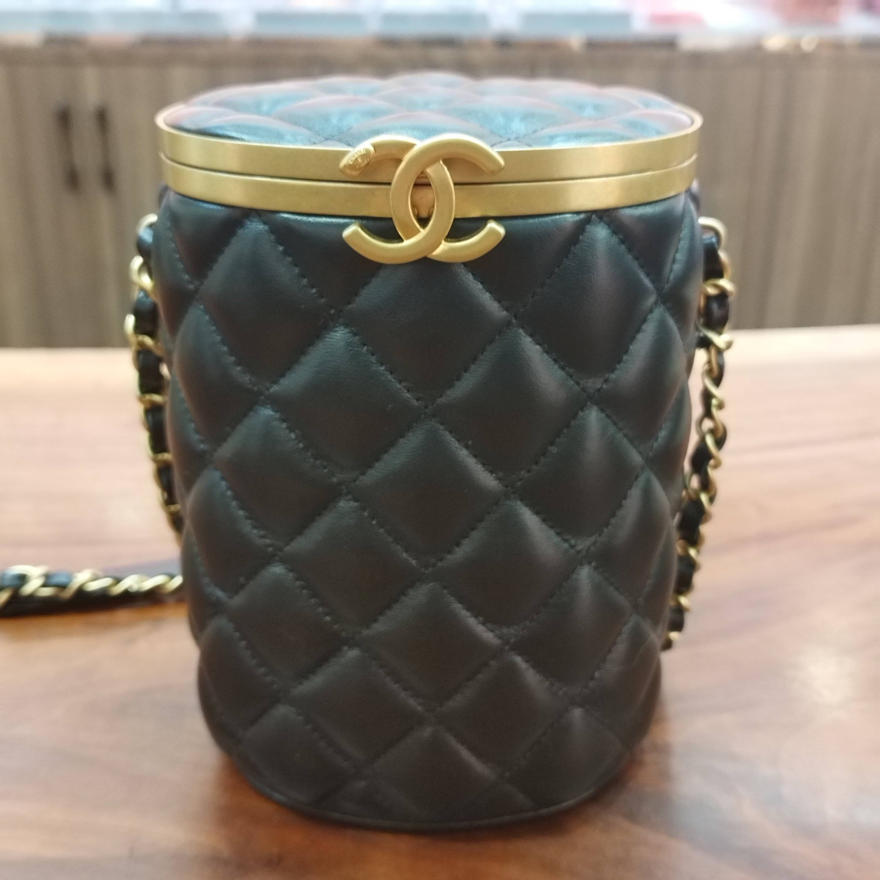 99新 Chanel/香奈儿 闲置21s秀款黑色化妆圆筒包全套发票芯片款