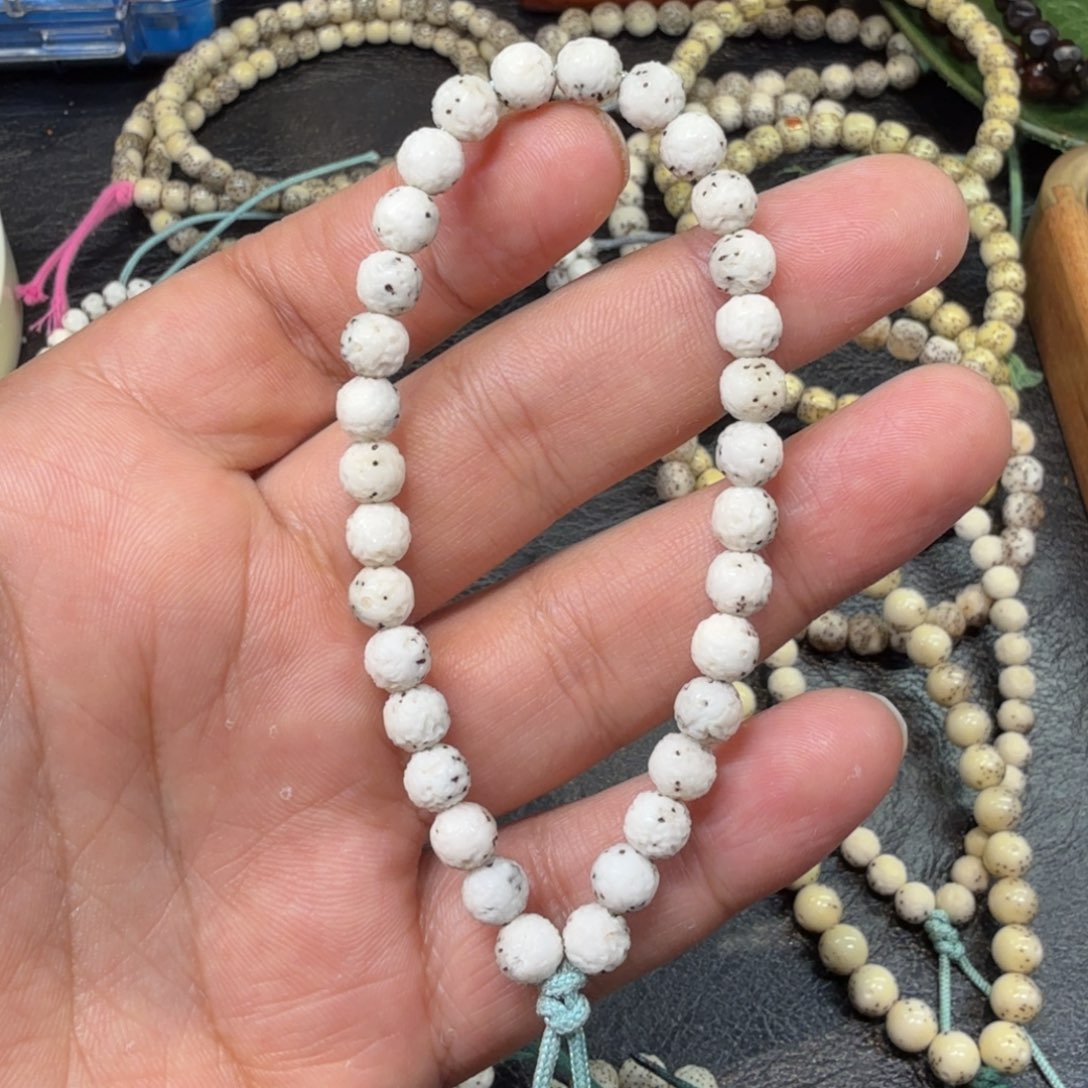 手串星月菩提7改荔枝纹冰料手持。