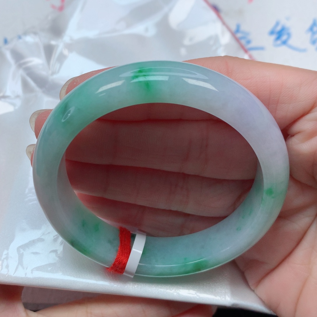 翡翠手镯未镶嵌54圈