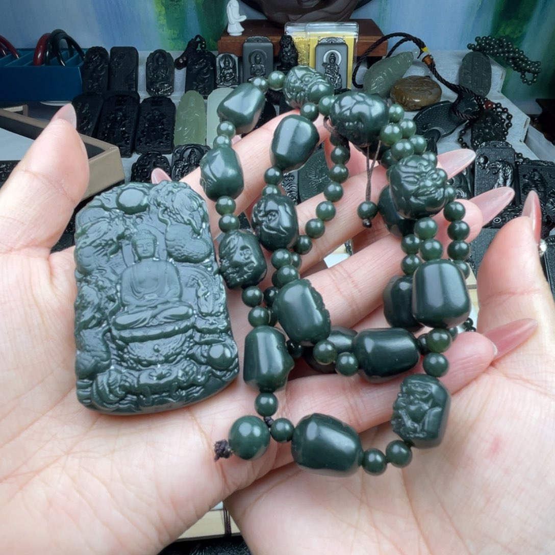 颈饰未镶嵌和田玉佛****下