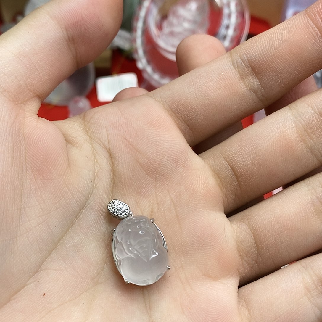 颈饰未镶嵌石英质玉