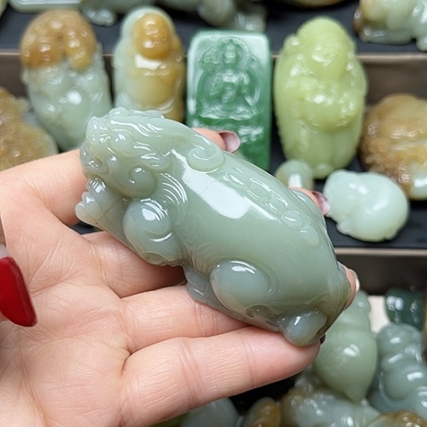 颈饰未镶嵌和田玉蕉**雨