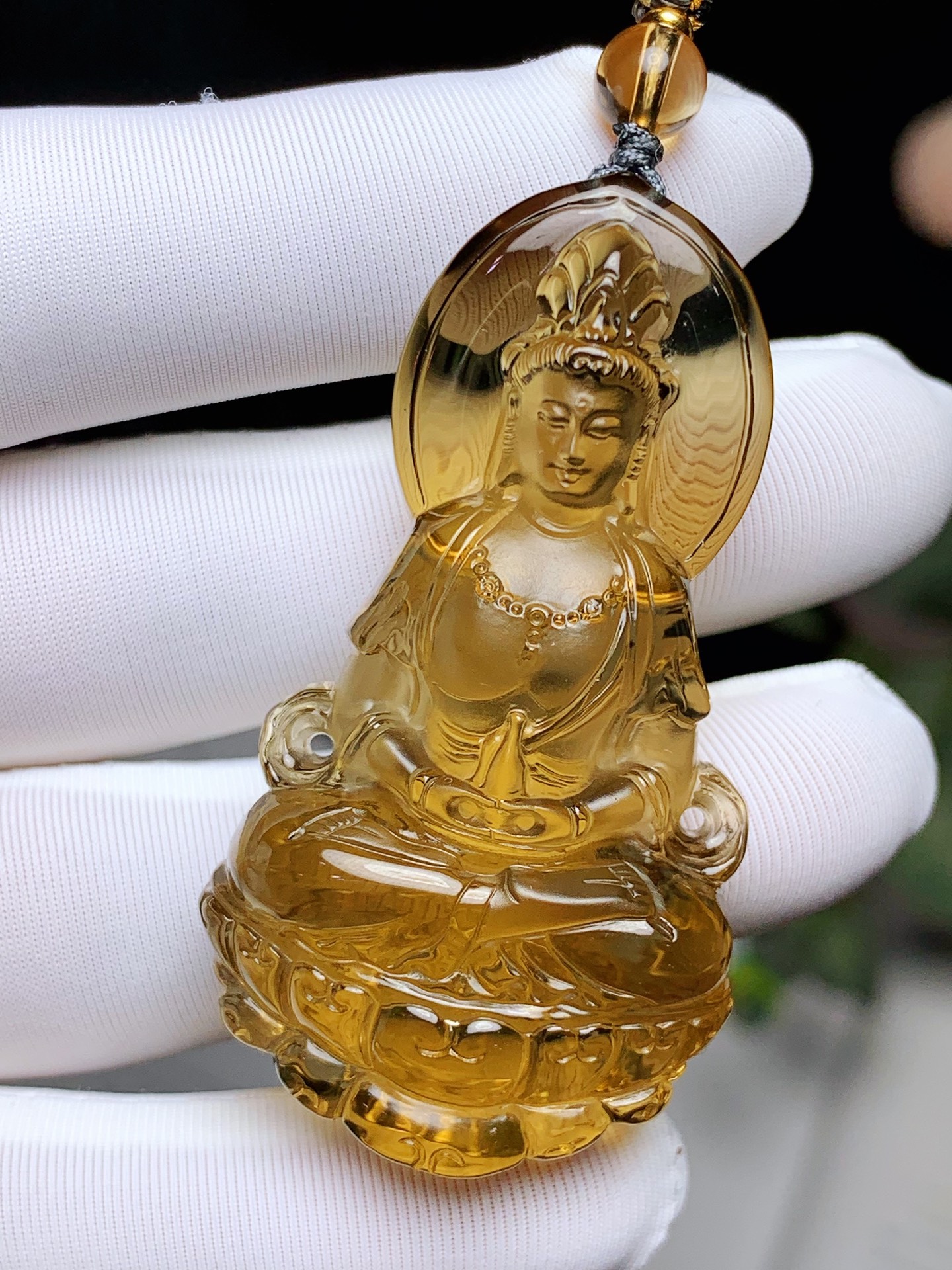 天然巴西黄水晶观音菩萨吊坠 尺寸：51*28*14mm，重量 25克