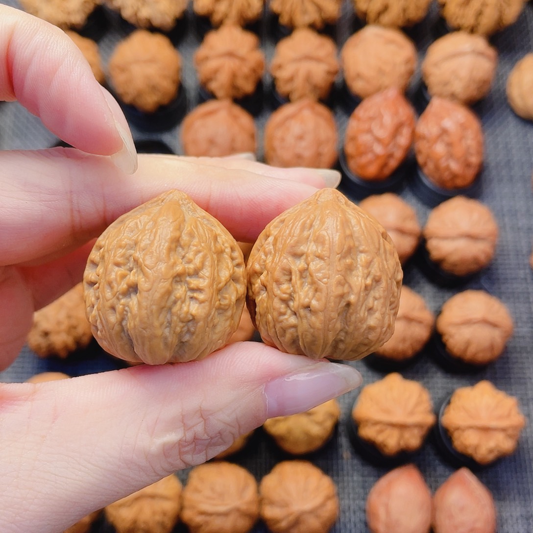 ****t文玩核桃把件粗筋