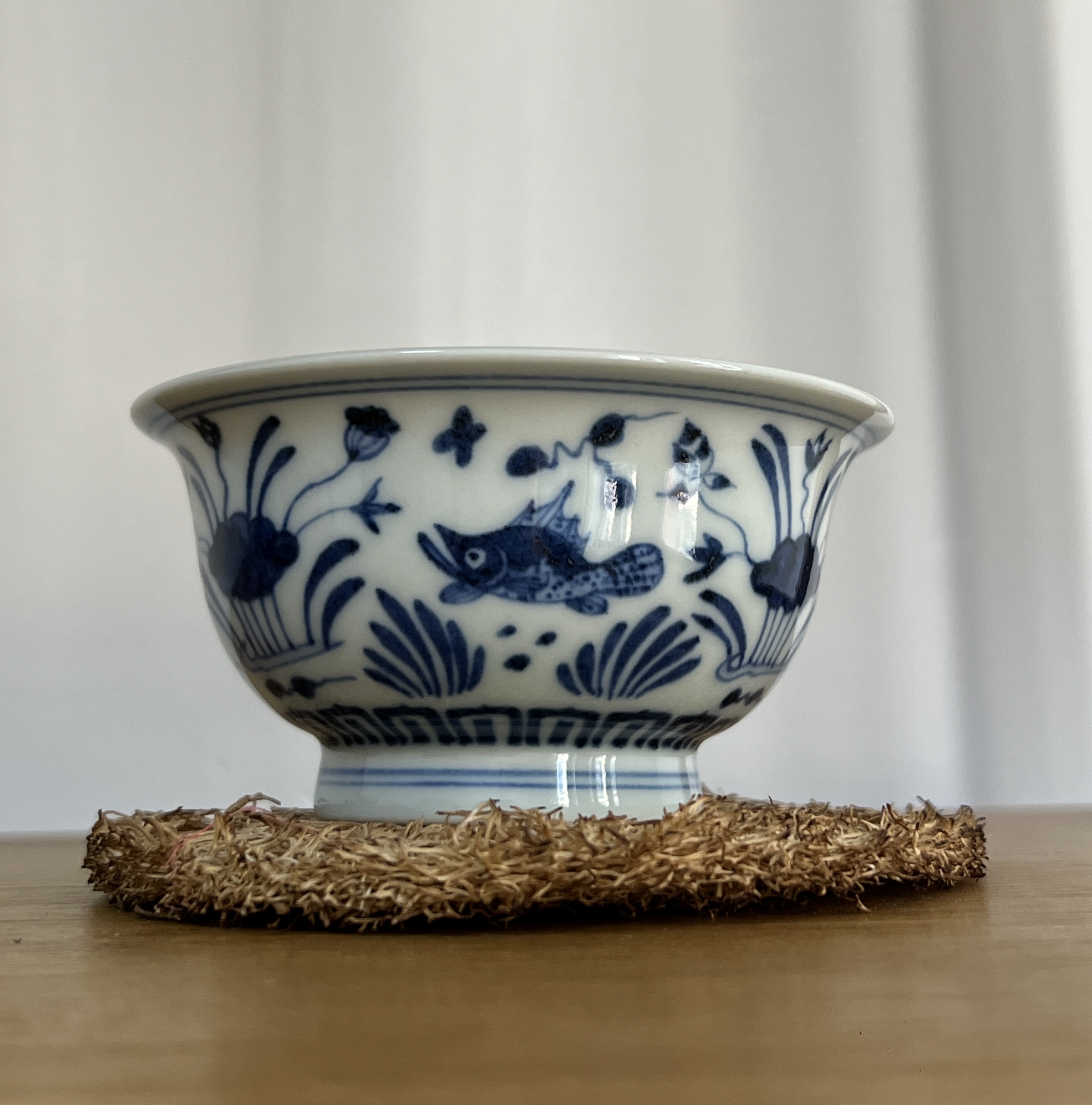 景德镇手绘青花鱼藻撇口主人杯100CC容量陶瓷收藏