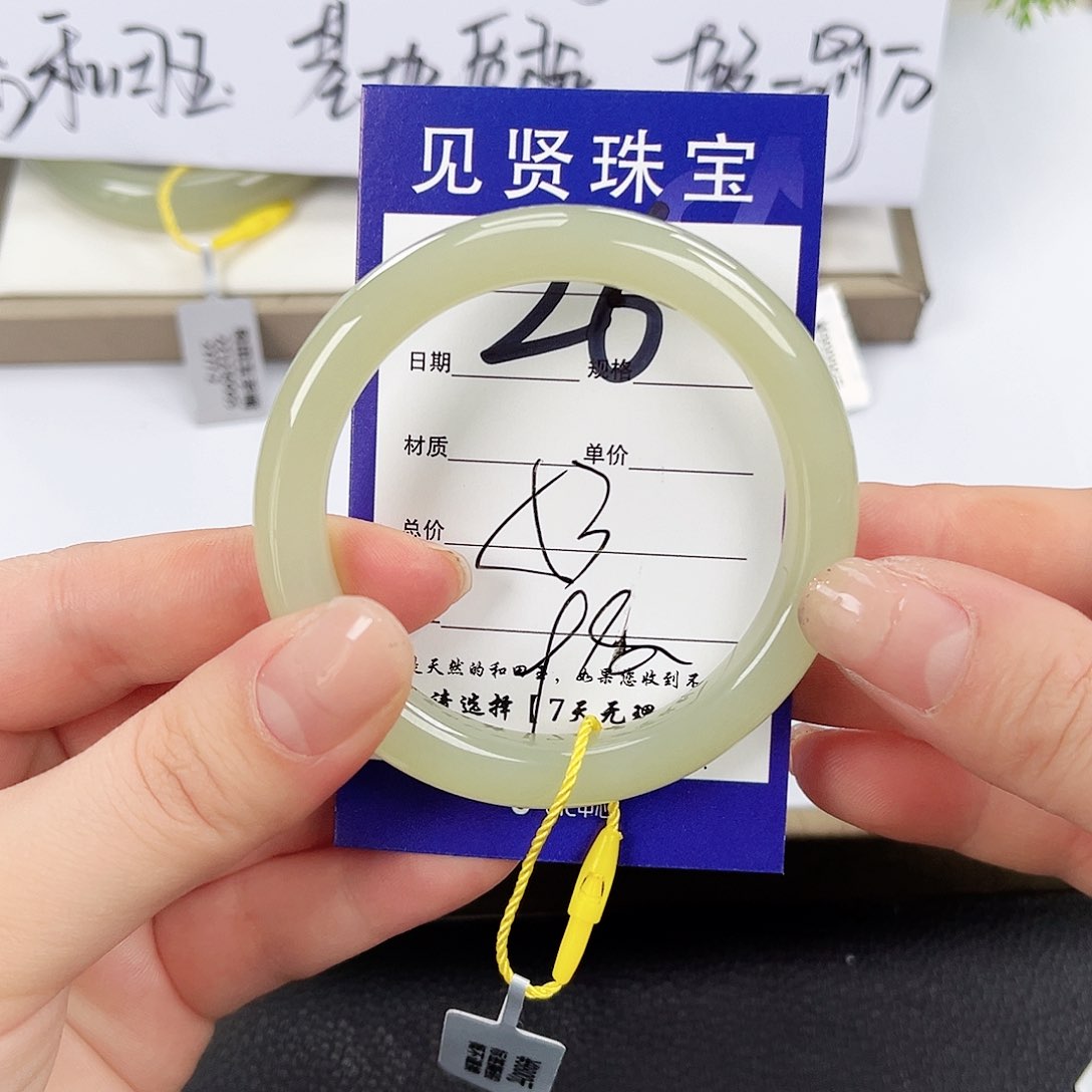 和田玉手镯未镶嵌