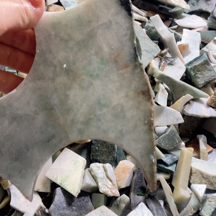 翡翠颈饰未镶嵌天然翡翠