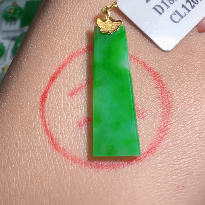 翡翠挂件18K金镶嵌无事牌