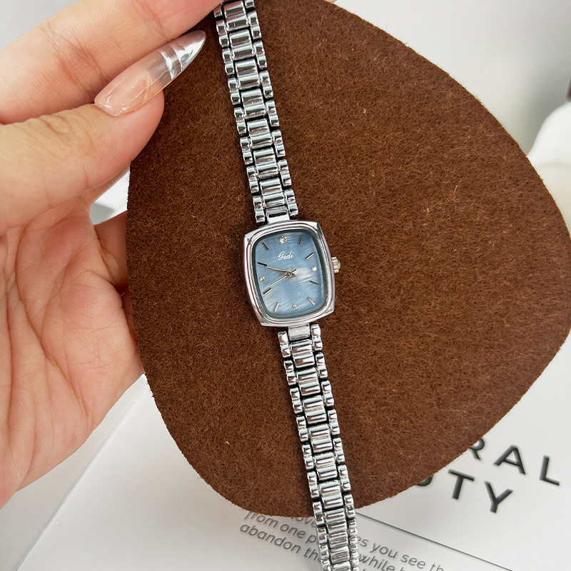 复古电视机石英表小众高级感贝母女士手表小巧精致链带时尚优