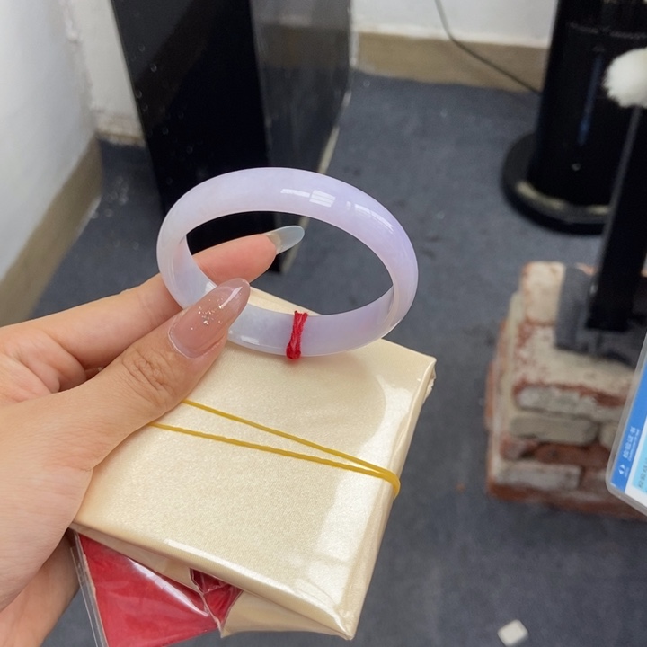 翡翠未镶嵌手镯55贵妃