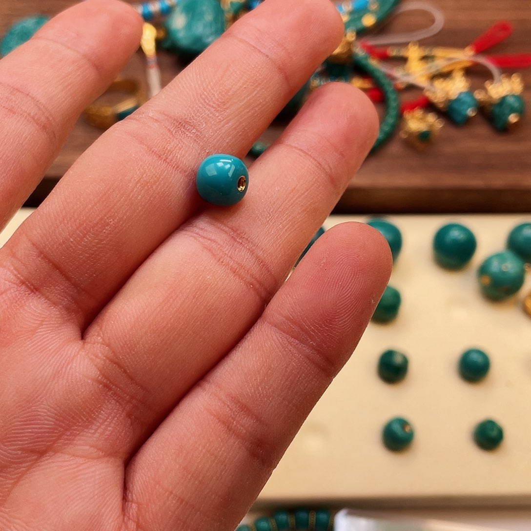 绿松石颈饰未镶嵌