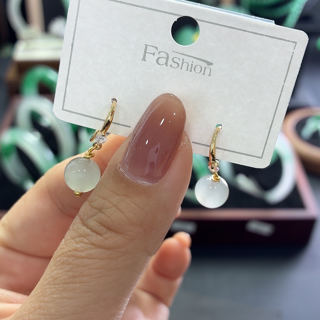 石英质玉合金耳钉