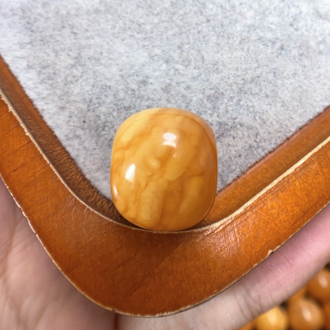 蜜蜡裸石未镶嵌大**?蜜蜡裸珠