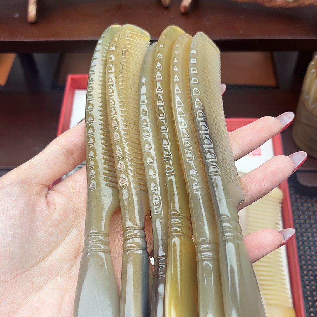 纯手工制作纯牛角梳子