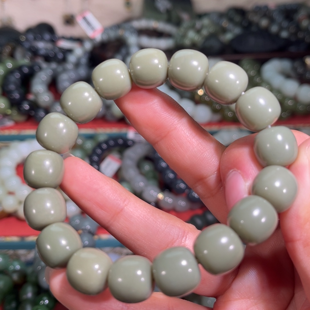 香***香和田玉未镶嵌手链