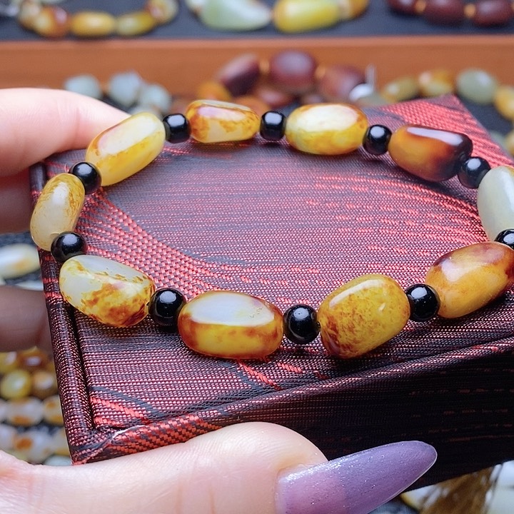 未镶嵌和田玉手链