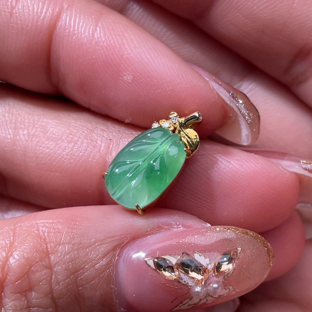 翡翠颈饰18K金镶嵌叶子