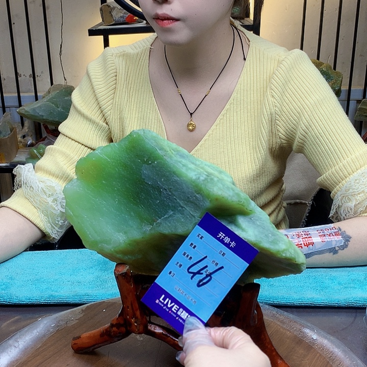 蛇纹石玉未镶嵌原石