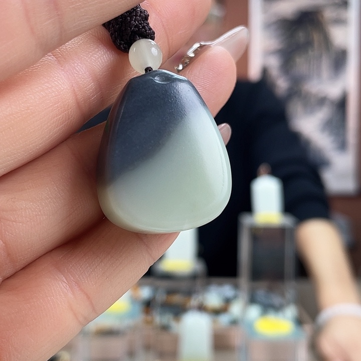 颈饰未镶嵌和田玉（糖玉）