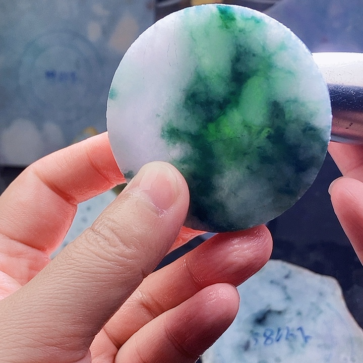 翡翠未镶嵌颈饰毛料43