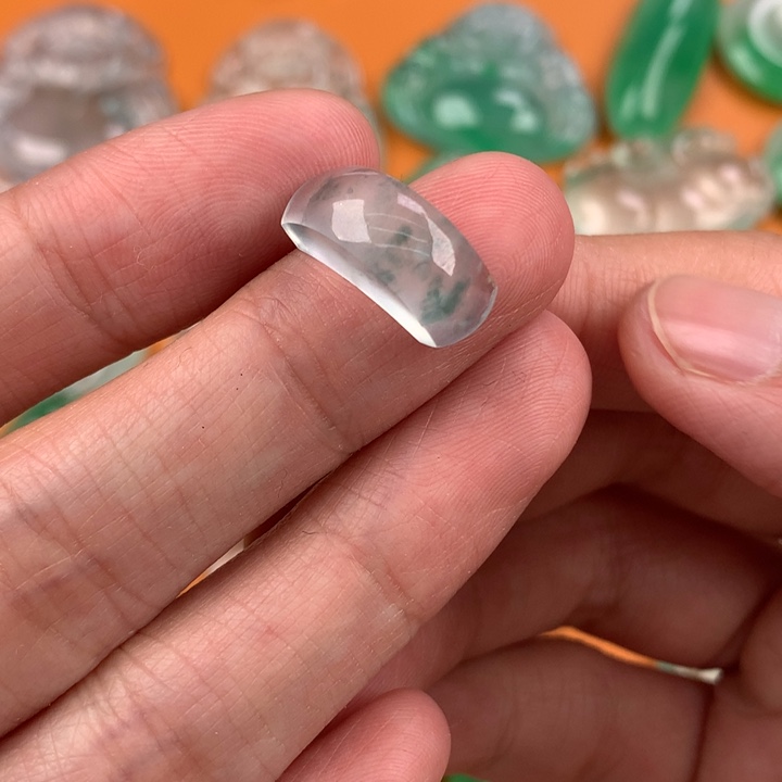 翡翠挂件未镶嵌….