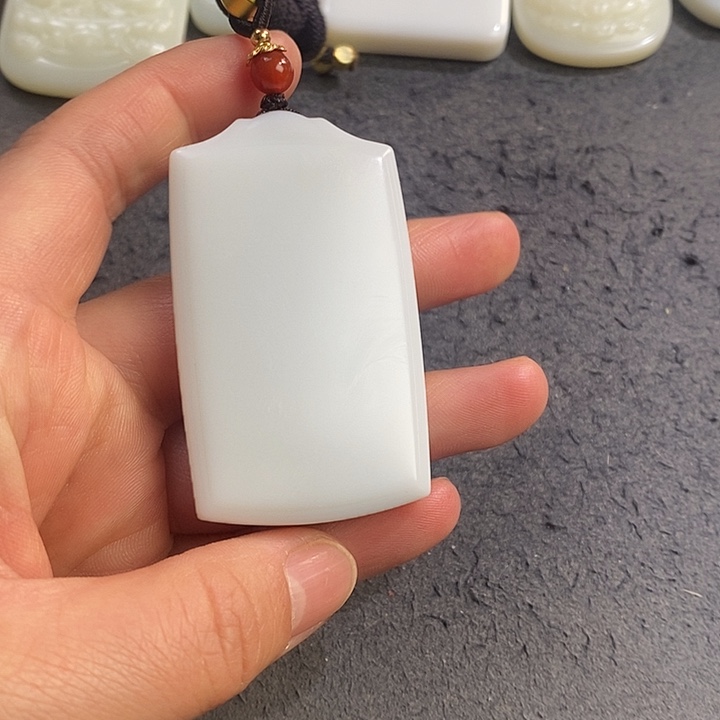 兰***草和田玉未镶嵌颈饰