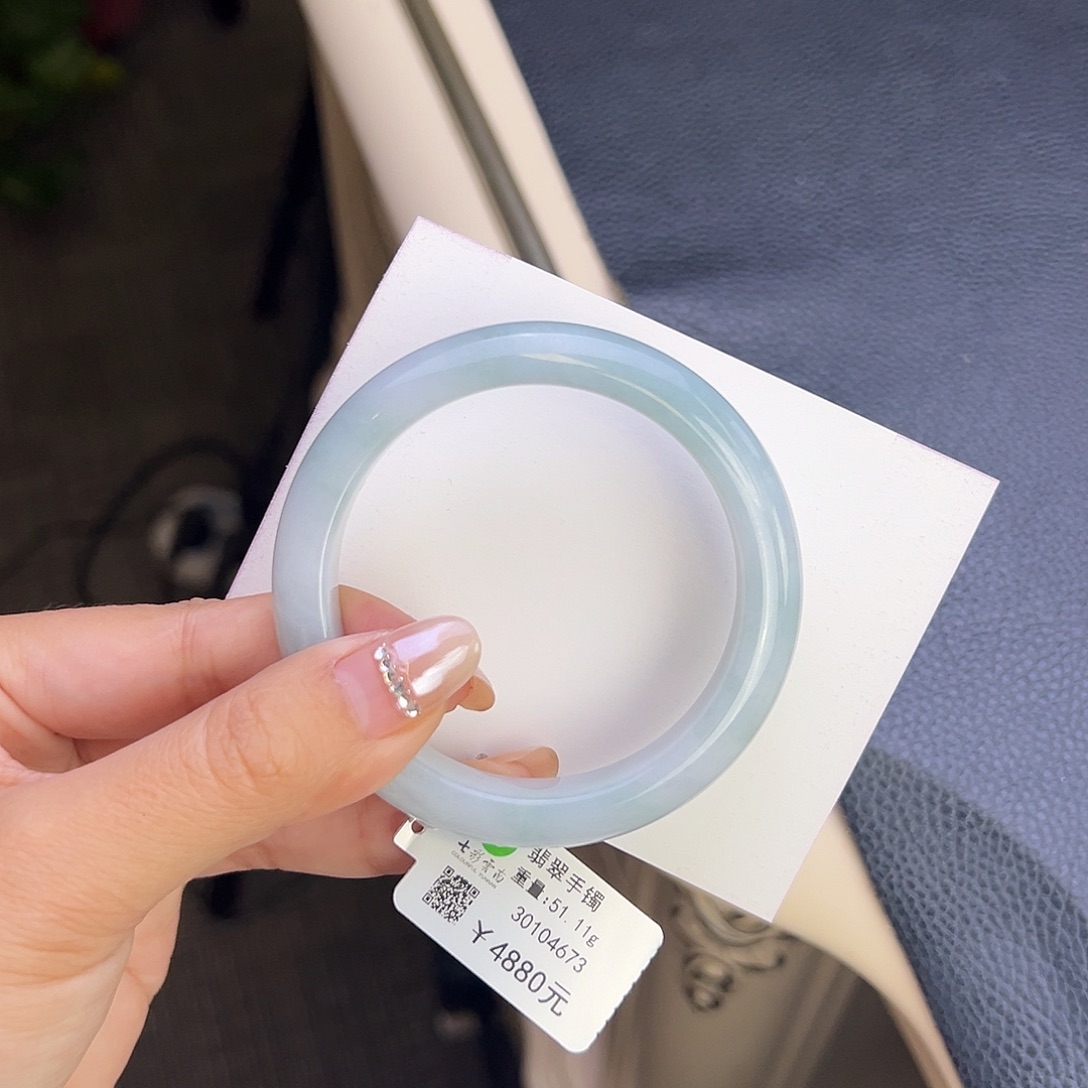 翡翠未镶嵌手镯53蓝底