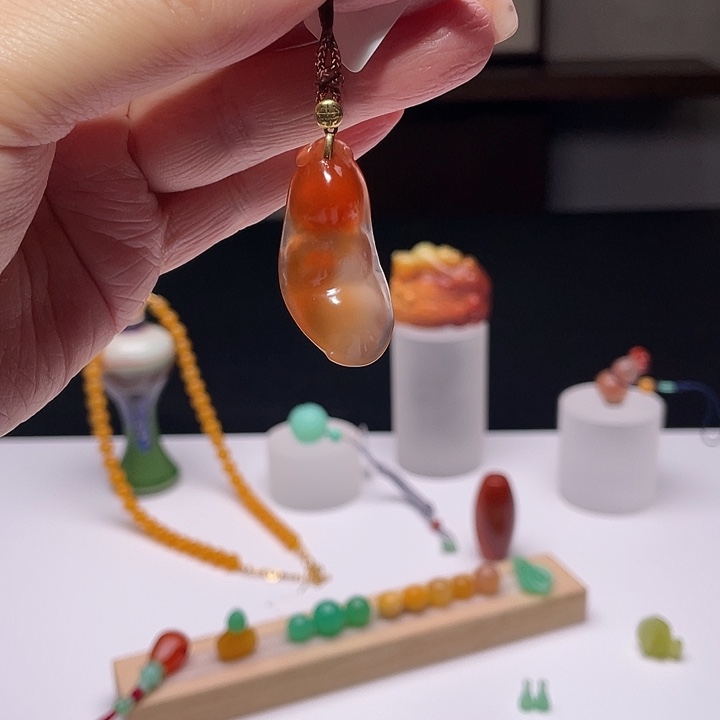 石英质玉未镶嵌颈饰