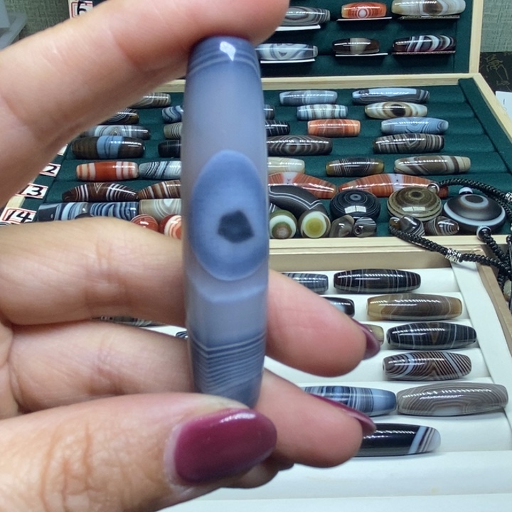汇***告玛瑙/玉髓未镶嵌珠宝半成品