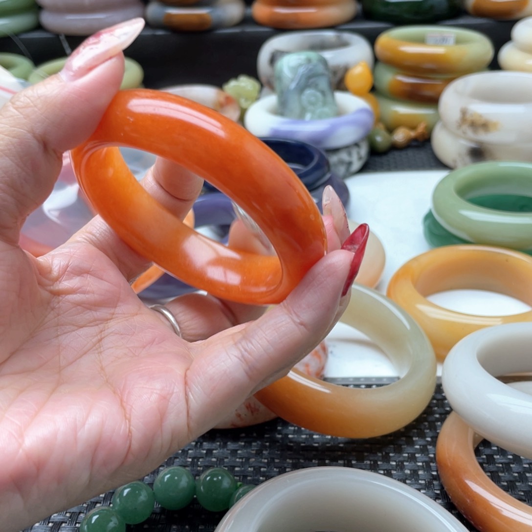 石英质玉手镯未镶嵌荨*