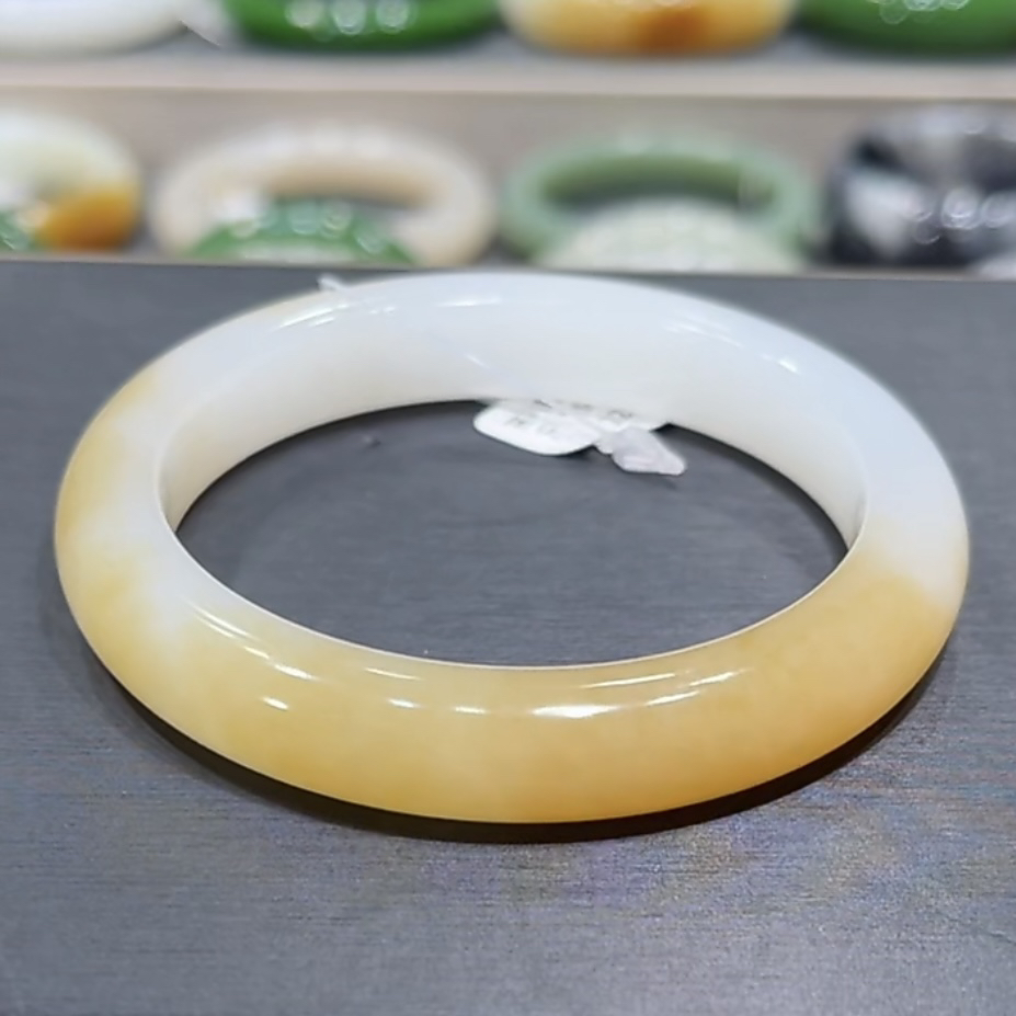 和田玉新疆且末糖白手镯52-53-54圈口