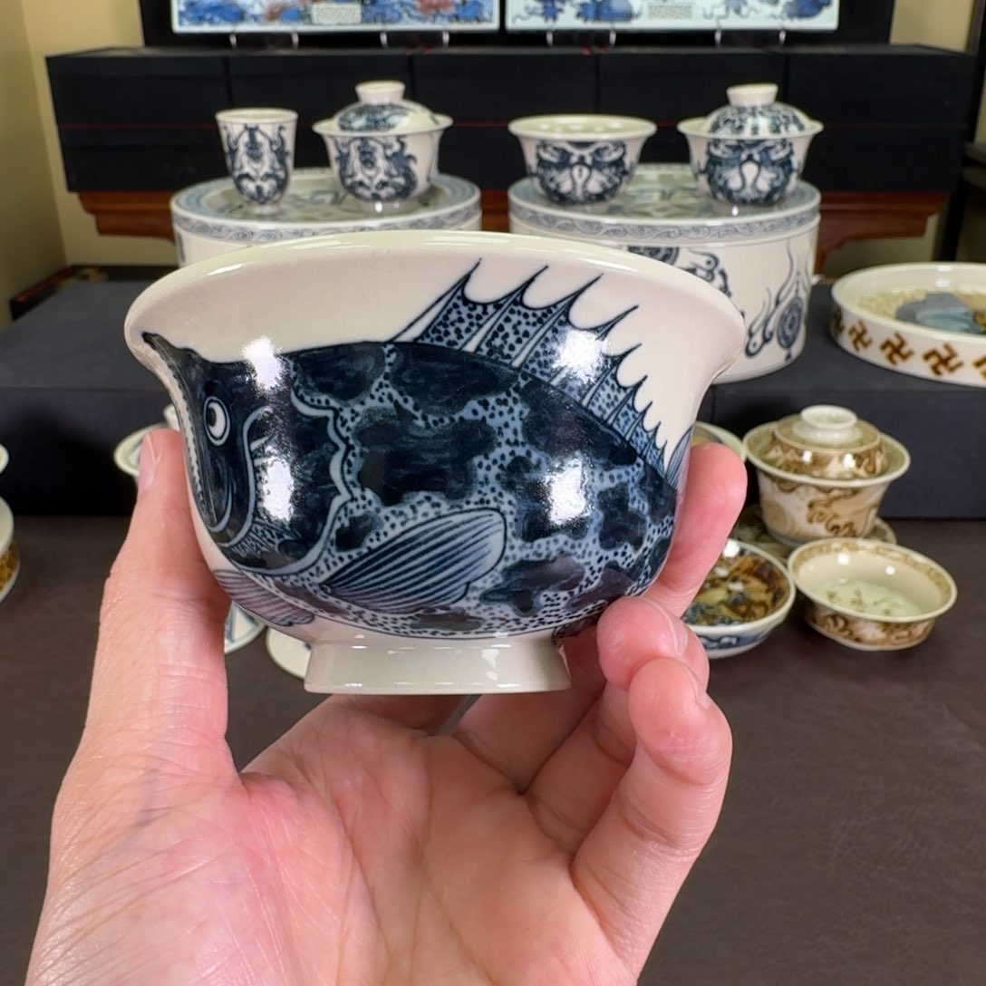 二号釉大鳜鱼压手杯