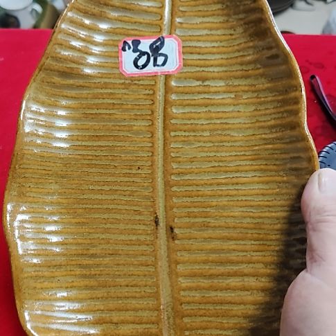 瓷片瓷片，各种摆件，盘，碗，沙锅，均有瑕疵。