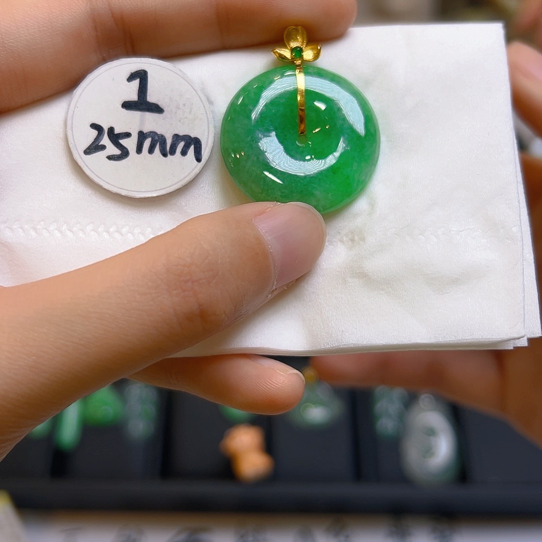 翡翠颈饰18K金镶嵌翡翠