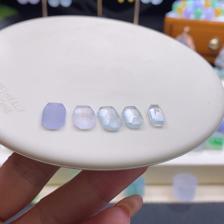 翡翠颈饰未镶嵌多样性发其一（只发一颗）