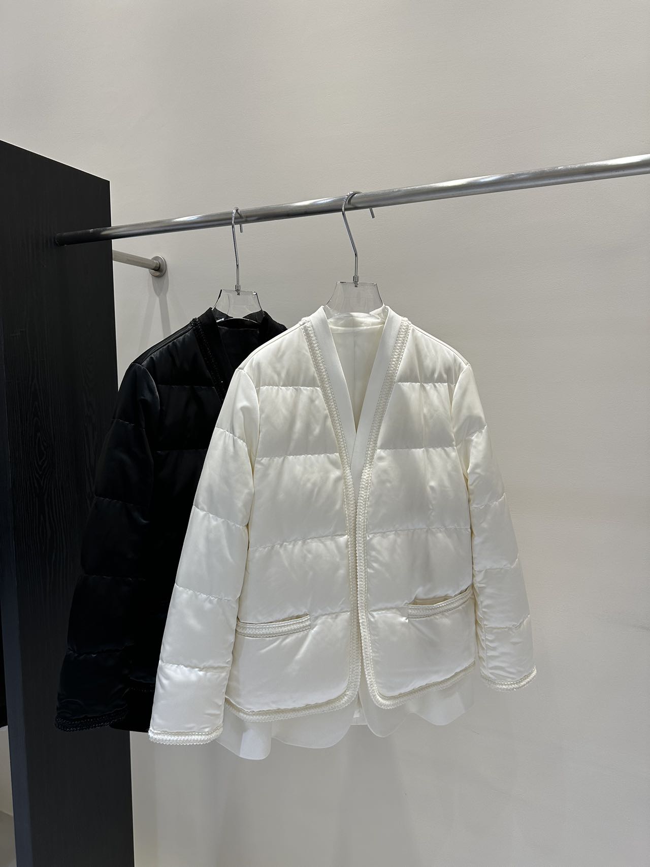 90鹅绒常规拼接暗扣修身型极简风羽绒服时尚纯色秋冬短款3039